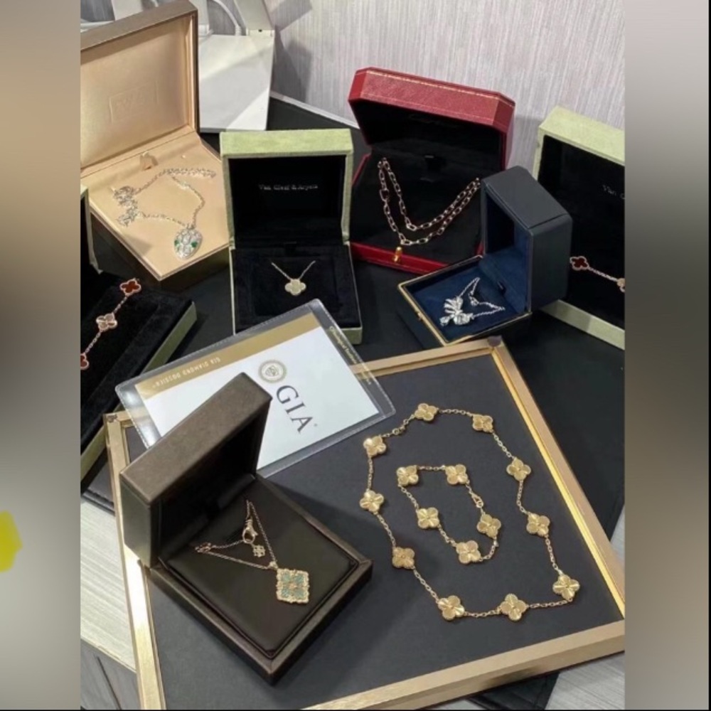 LUXURY LISTING New, Vintage and Gently Used Excellent Condition New Merchandise! - Picture 3 of 15